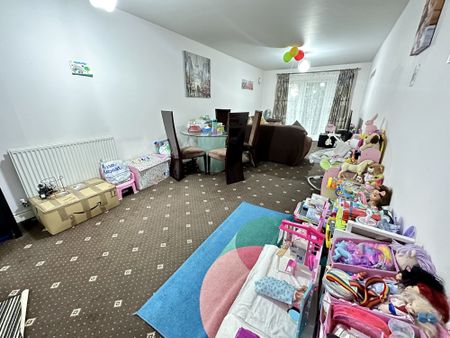 Smoothfield Court, Greater London, TW3 - Photo 5