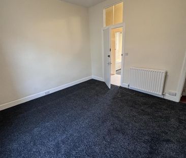 3 bedroom flat to rent - Photo 3