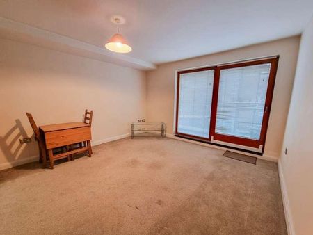 Abbey End, Kenilworth, CV8 - Photo 3