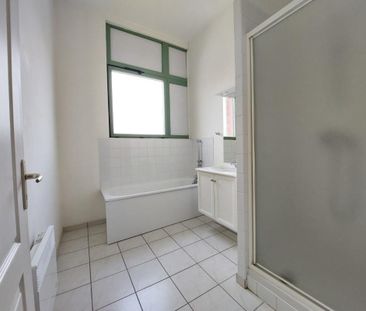 Location Appartement 3 pièces 82m² ELBEUF 76500 - Photo 3