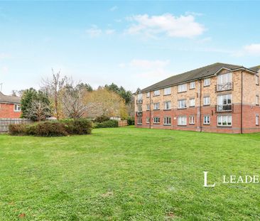 2 bedroom property to rent Parry Drive, Weybridge, KT13 - Photo 3