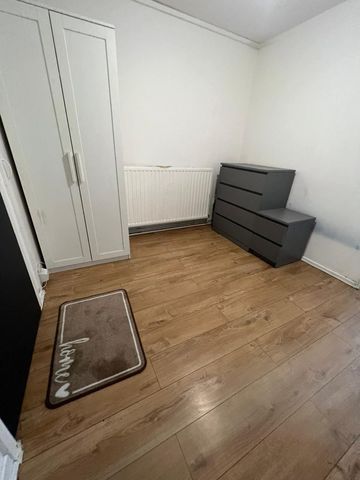 Studio Flat, Oxford Road, E15 - Photo 3