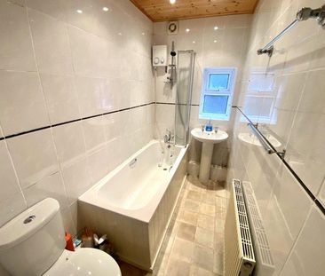 2 bedroom end of terrace house to rent - Photo 5