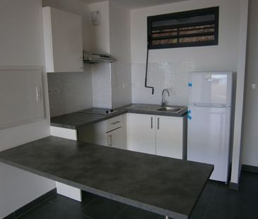 Location Appartement 2 pièces 43m² ST DENIS 97400 - Photo 3