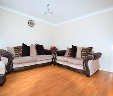 3 bedroom end of terrace house to rent - Photo 3