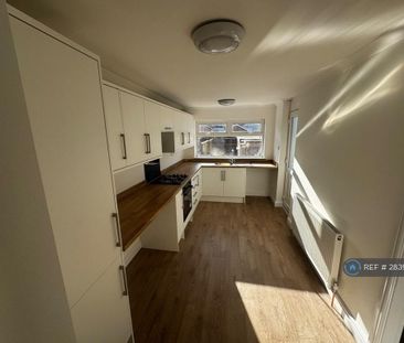 3 bedroom terraced house to rent - Photo 5