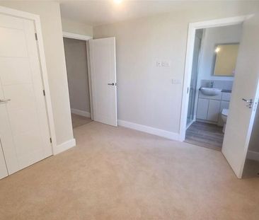 4 bedroom detached house to rent - Photo 4