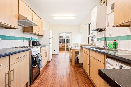 Room in a Shared House, Bernard Road, BN2 - Photo 4