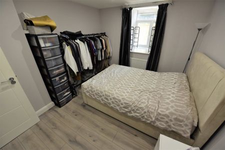 2 bedroom Flat in 1 Towers Way, Leeds - Photo 2