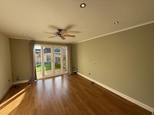 Field Close, Aylesbury - Photo 1