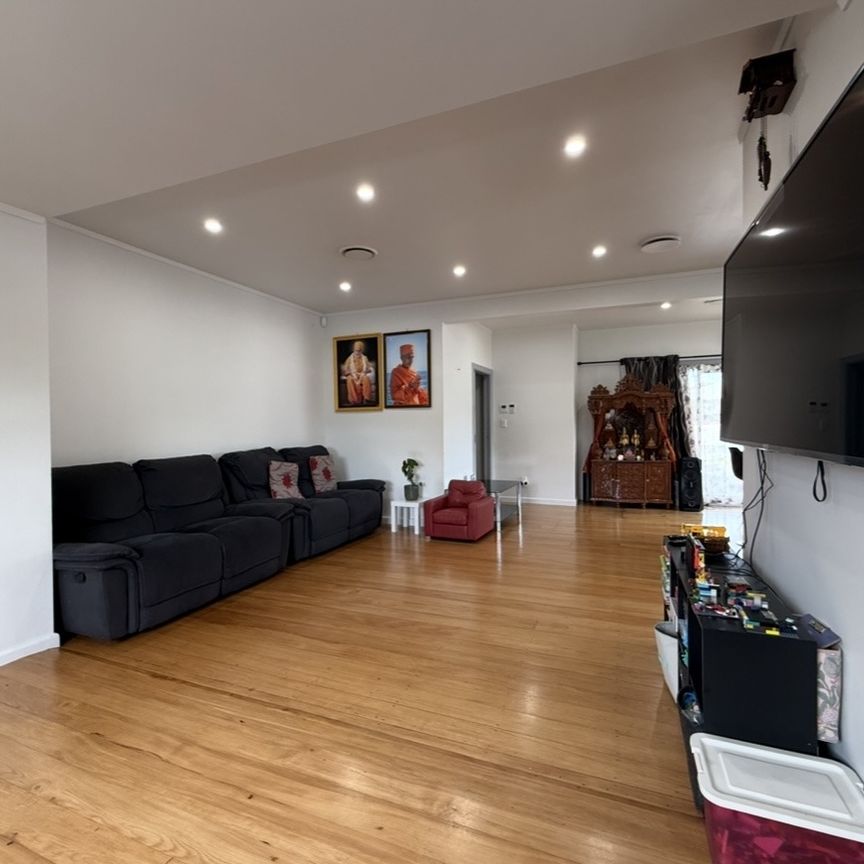 Warm & Spacious Family Home in a Fantastic Location - Photo 1