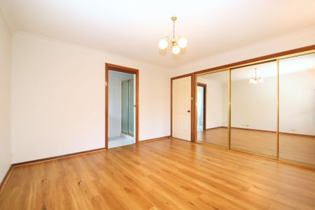 Spacious Three Bedroom Duplex - Photo 4