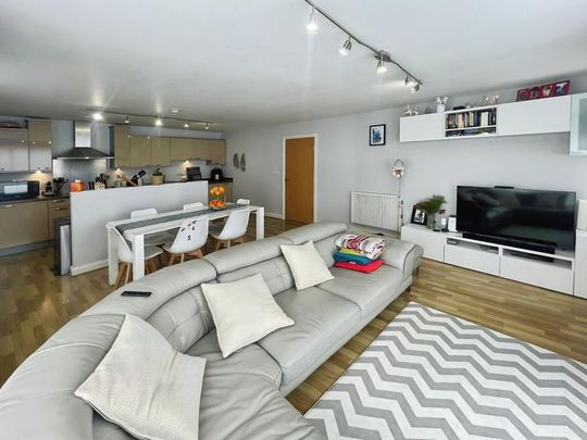 3 bedroom flat to rent - Photo 1