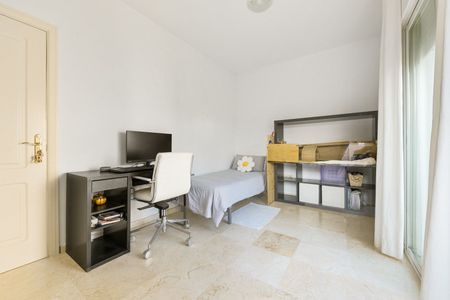 Casa adosada de alquiler en Bell Air, Bel - Air - Photo 2