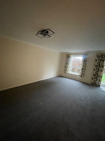 3 Bed Semi-Detached House, Barford Rise, LU2 - Photo 2