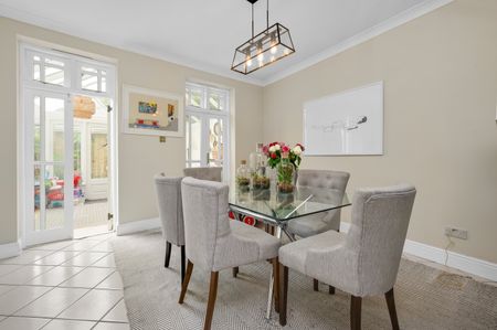 Lakeside Grange, Weybridge, KT13 - Photo 4