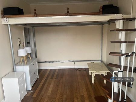 Studio to rent - Photo 4