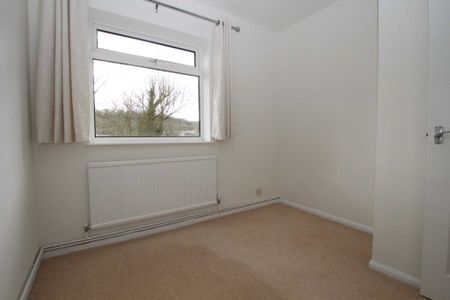 2 bed Flat for rent - Photo 3