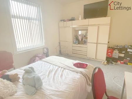 2 bedroom end of terrace house to rent - Photo 5