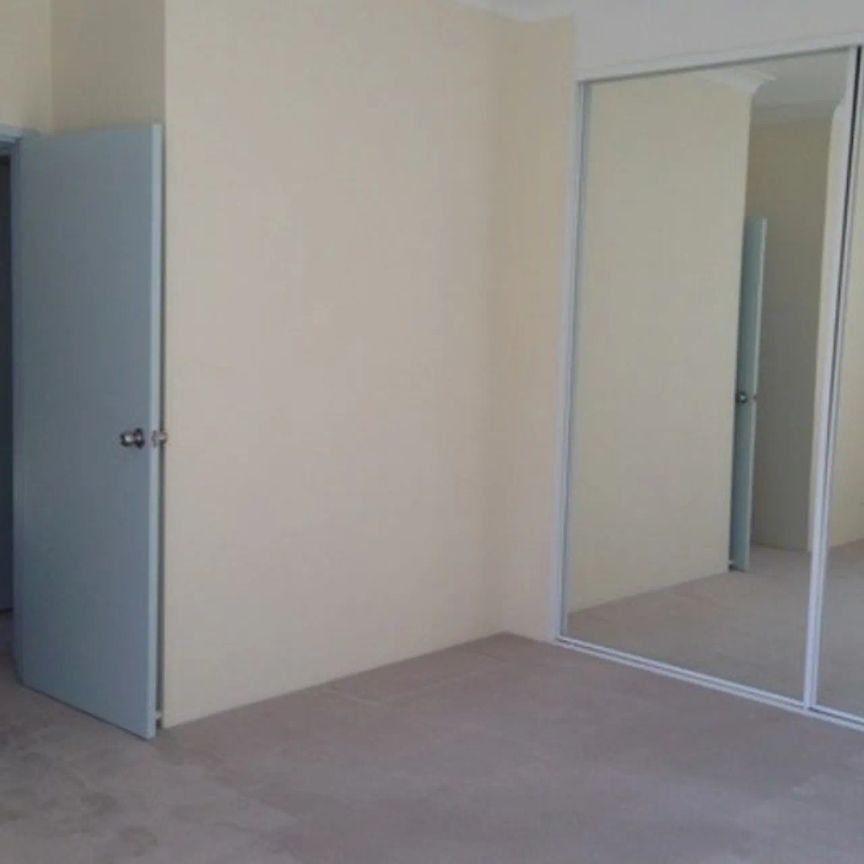 STYLISH ONE BEDROOM APARTMENT - Photo 1