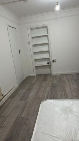 1 bedroom in a house share to rent - Photo 3