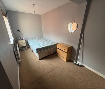 10 Maryville Avenue, Belfast BT9 7HE - Photo 3
