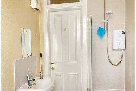 single room for rent in Morningside - Photo 3