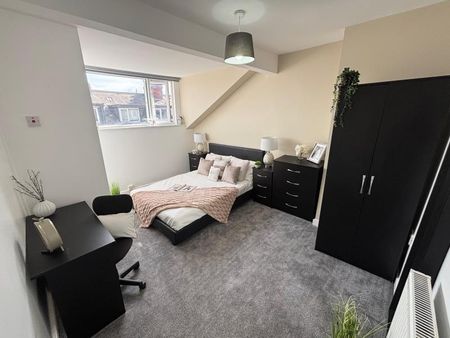 4 bedroom terraced house to rent - Photo 5