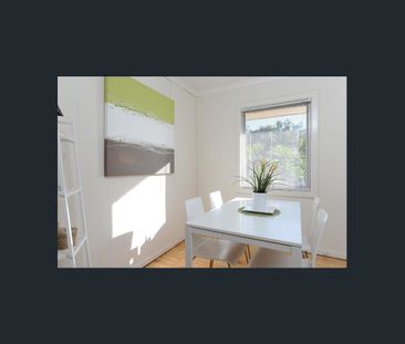 3-BEDROOM HOME WITH LARGE REAR YARD - Photo 4