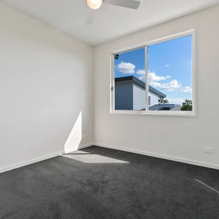 Executive Townhouse in Annerley - Photo 4