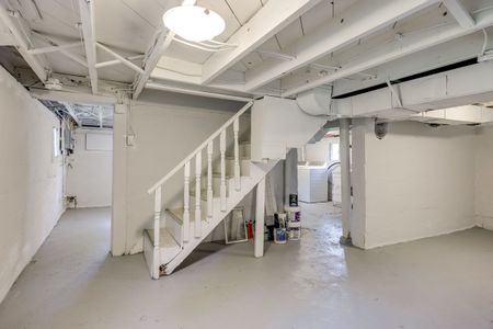 For Lease - 129 Major Mackenzie Drive, Richmond Hill, Ontario - Photo 2