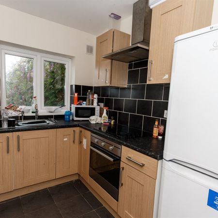 Room For Rent Laura Street, Pontypridd - Photo 3