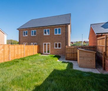 4 bedroom semi-detached house to rent - Photo 5