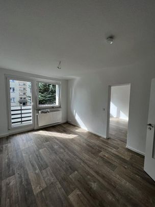 Einziehen & Wohlfühlen: schöne 2- Raumwohnung mit Balkon im EG - Photo 1