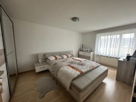 Deine eigene Wohnung mit Balkon, geräumiger Küche und grosszügigen Zimmern - Photo 5