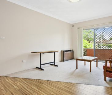 Neat & Tidy residence - Ideal sunny aspect - Photo 1