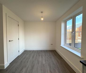 3 bedroom detached house to rent - Photo 3