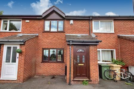 3 bed mid-terraced house to rent in Bampton Close, Bolton, BL5 - Photo 3