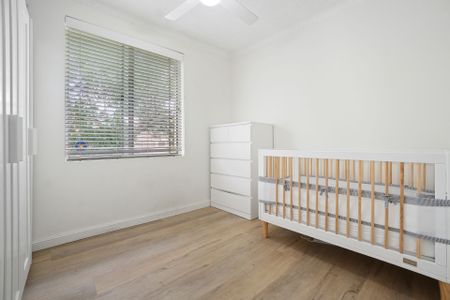 Bright Top-Floor 2-Bedroom Apartment in Prime Location - Photo 4