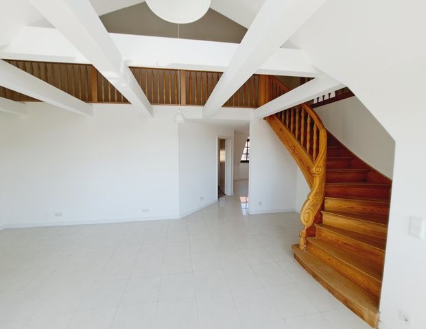 MIETE: Ober-Ingelheim, Studio-Wohnung mit 4-Zimmern, EBK und einen Stellplatz - Foto 1