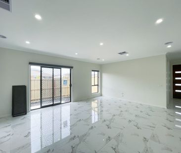 Spacious Four-Bedroom Family Home with Two Kitchens in Catalina Estate - Photo 1