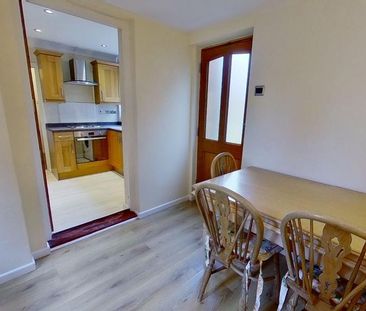 4 bedroom semi-detached house to rent - Photo 3