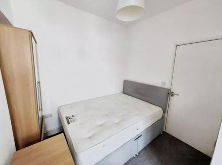 4 bedroom apartment to rent - Photo 3