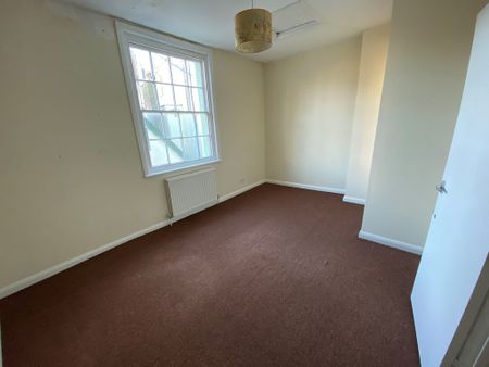 3 bed apartment to rent in George Street, Hastings - Photo 4