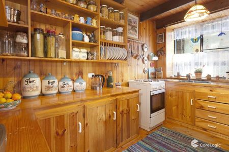 Large North Facing Home - Photo 3