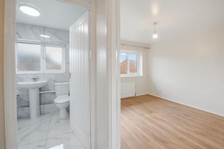 3 bedroom terraced house to rent - Photo 4