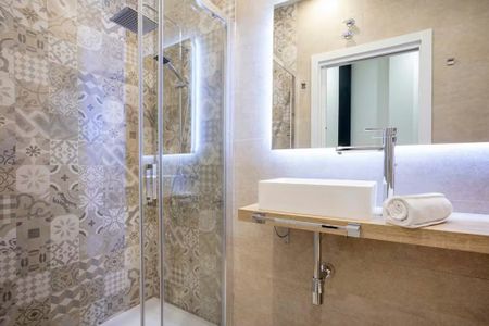 Calle Alfonso XII, Sevilla, Andalusia 41002 - Photo 5