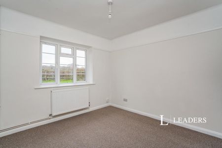 3 bedroom bungalow to rent - Photo 2