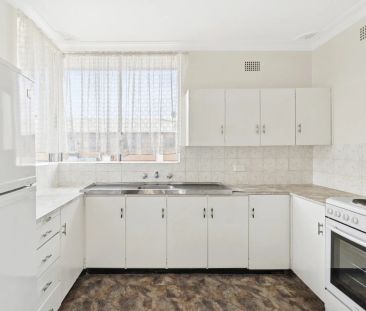 Light-Filled Apartment in Leafy Hunters Hill - Photo 2