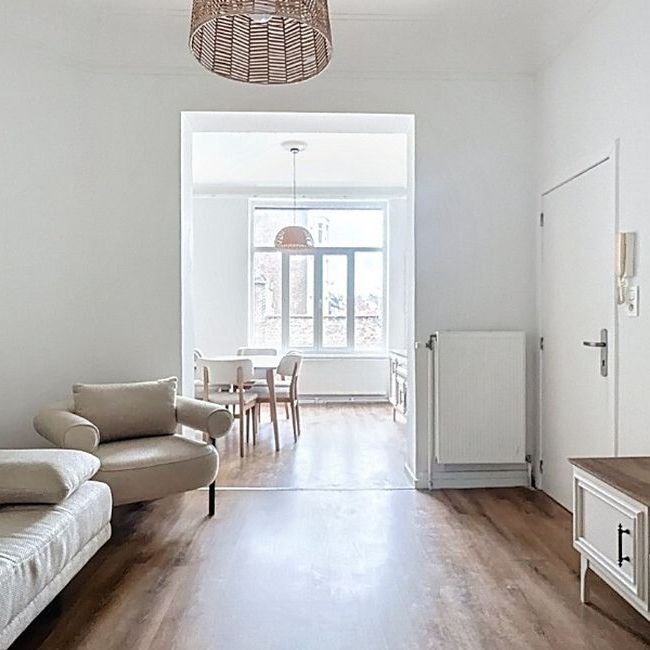 Appartement te huur in Schaarbeek voor € 1.350 met 1 slaapkamer - Photo 1